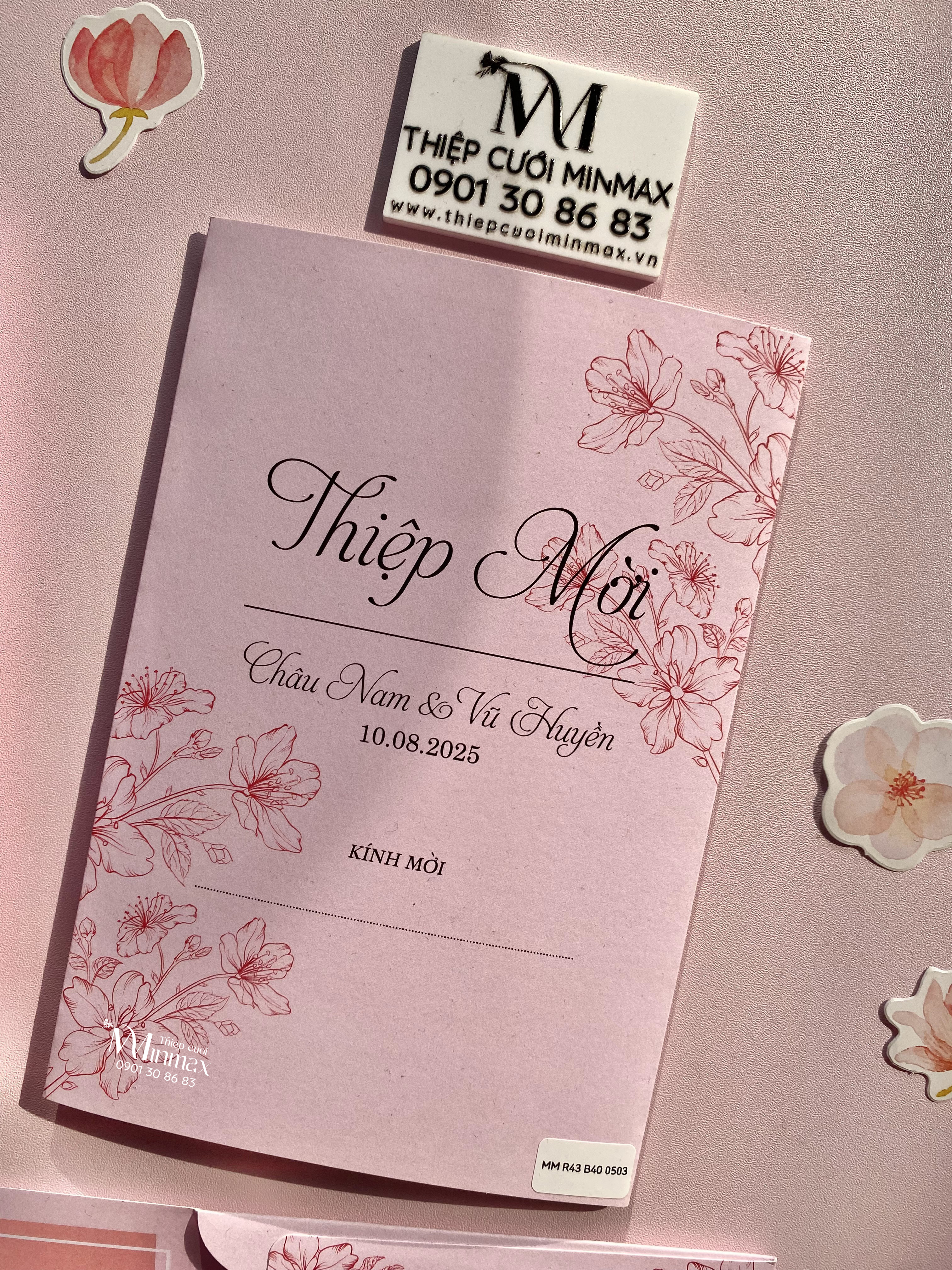 thiep-cuoi-gap-3-mau-hong-dep-gia-re-thu-duc-minmax