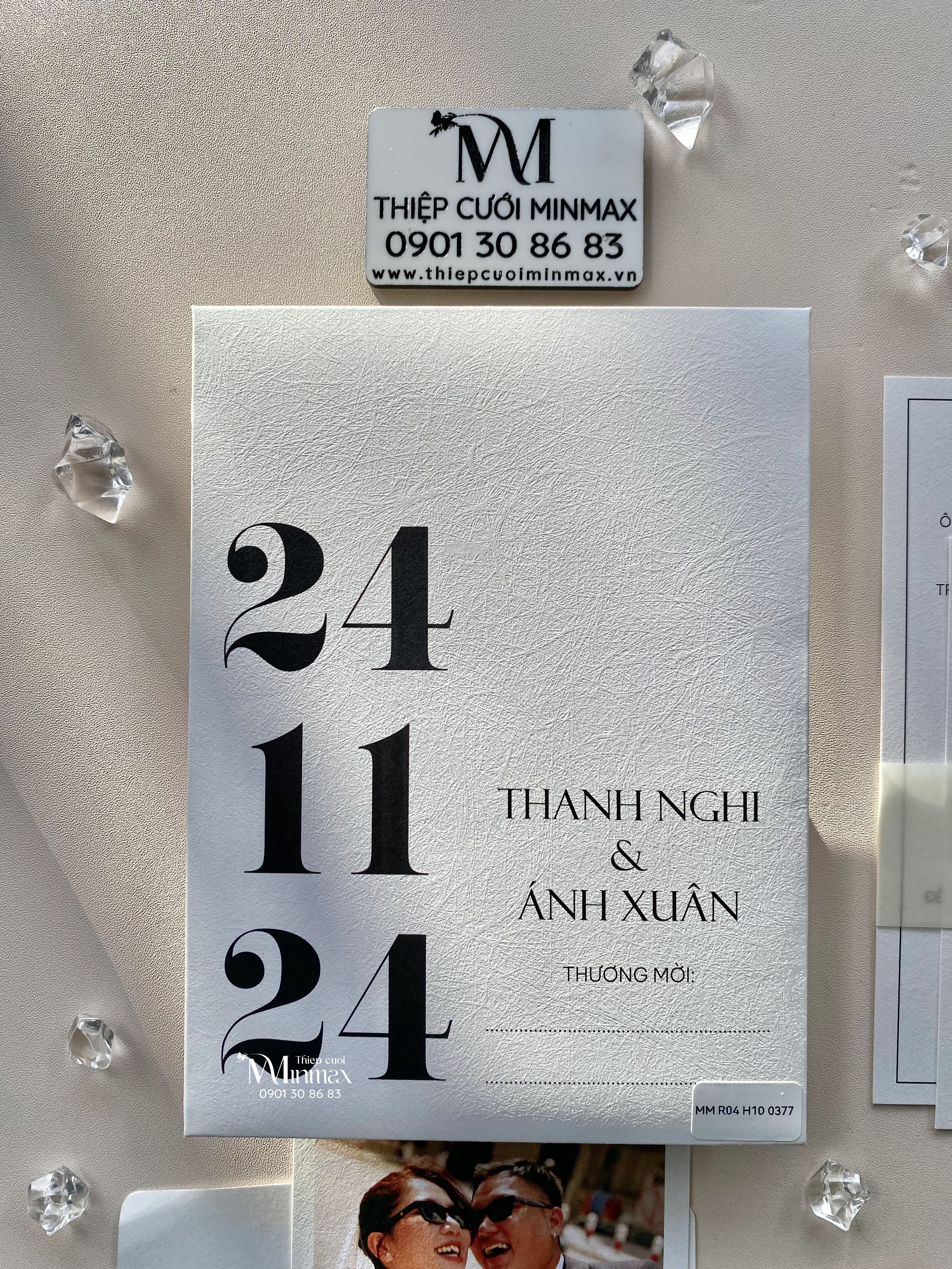 thiep-cuoi-in-hinh-cuoi-minimalist-dep-gia-re-thu-duc-minmax