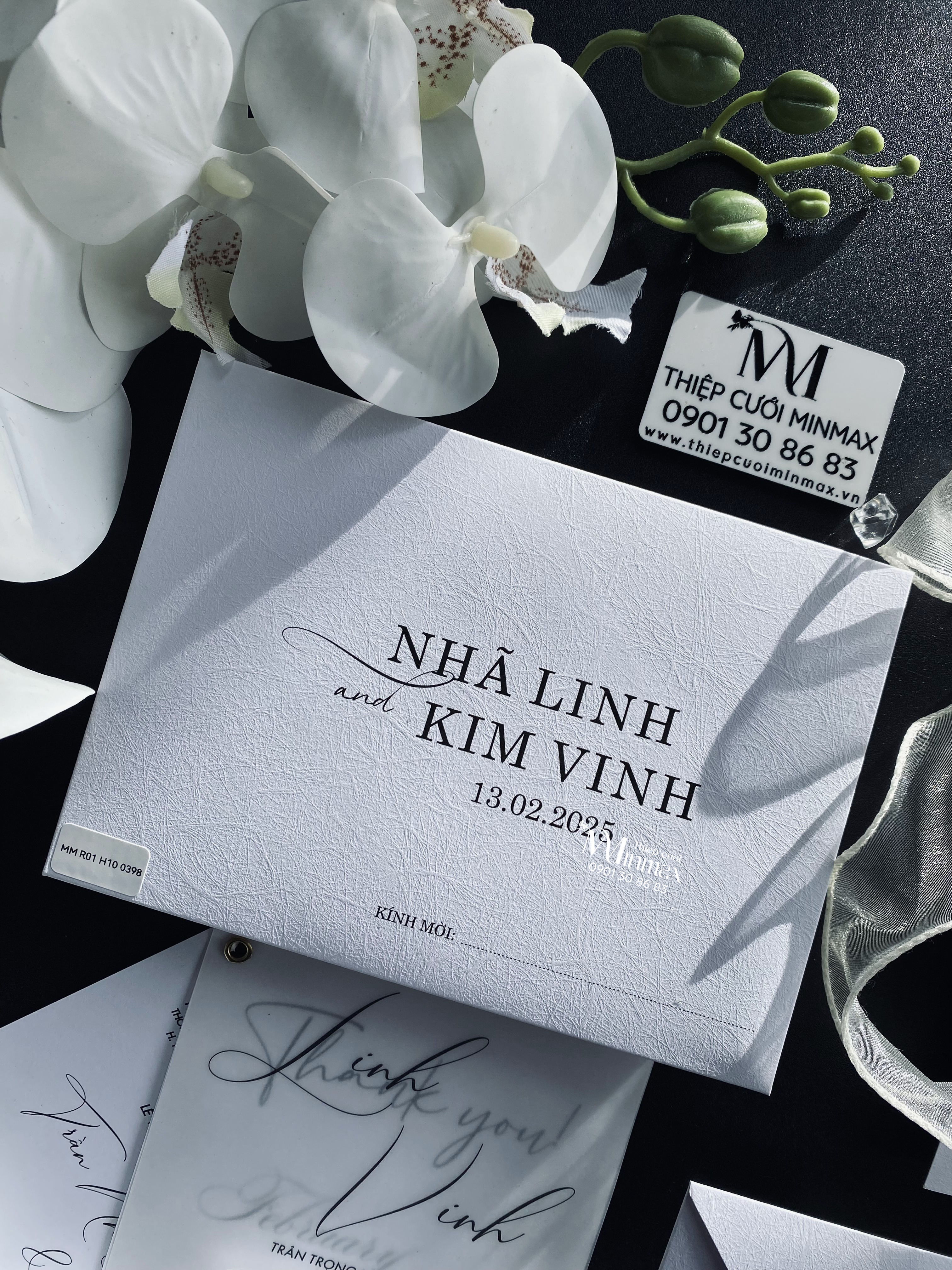 thiep-cuoi-minimalist-giay-gan-dep-re-thu-duc-minmax