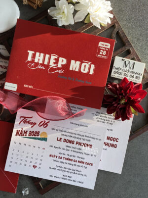 thiep-cuoi-vintage-mau-do-dep-re-thu-duc