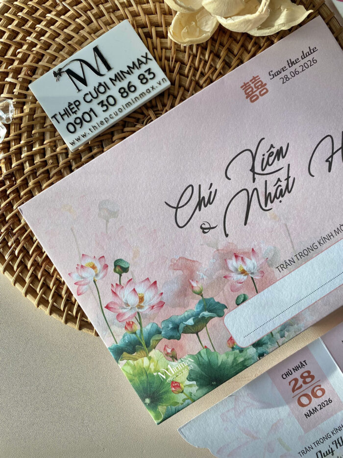thiep-cuoi-hoa-sen-mau-hong-dep-gia-re-thu-duc-minmax