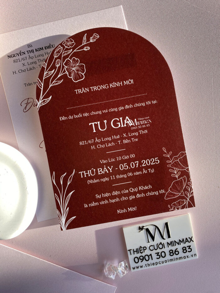 thiep-cuoi-mau-do-minimalist-giay-gan-dep-re-thu-duc