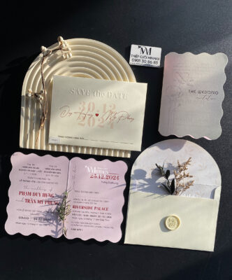 thiep-cuoi-dep-mau-hong-luon-song-gia-re-thu-duc