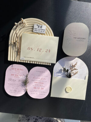 thiep-cuoi-hong-trang-kem-dep-gia-re-thu-duc