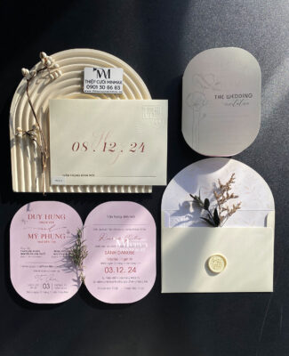 thiep-cuoi-hong-trang-kem-dep-gia-re-thu-duc