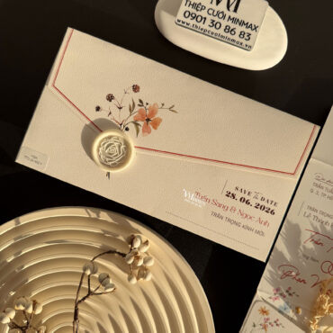 thiep-cuoi-gap-3-hoa-nhe-nhang-dep-thu-duc