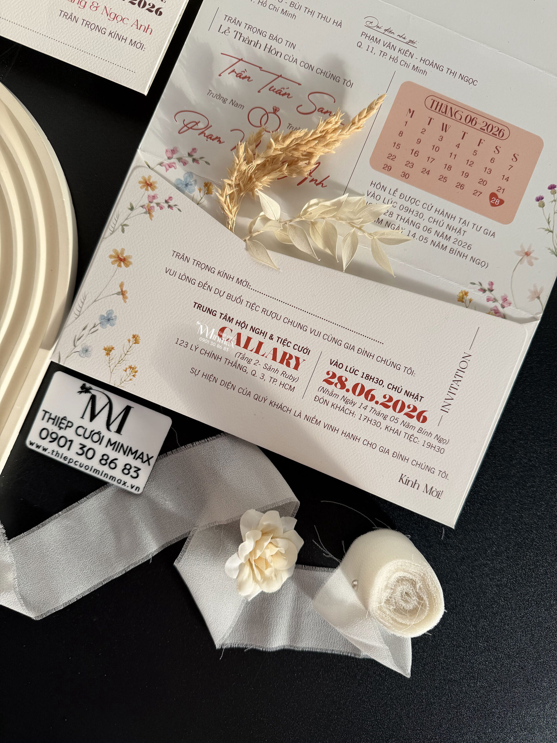 thiep-cuoi-gap-3-hoa-nhe-nhang-dep-thu-duc thiep-cuoi-gap-3-hoa-nhe-nhang-dep-thu-duc