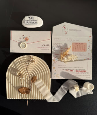 thiep-cuoi-gap-3-hoa-nhe-nhang-dep-thu-duc