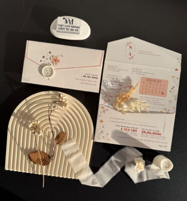 thiep-cuoi-gap-3-hoa-nhe-nhang-dep-thu-duc