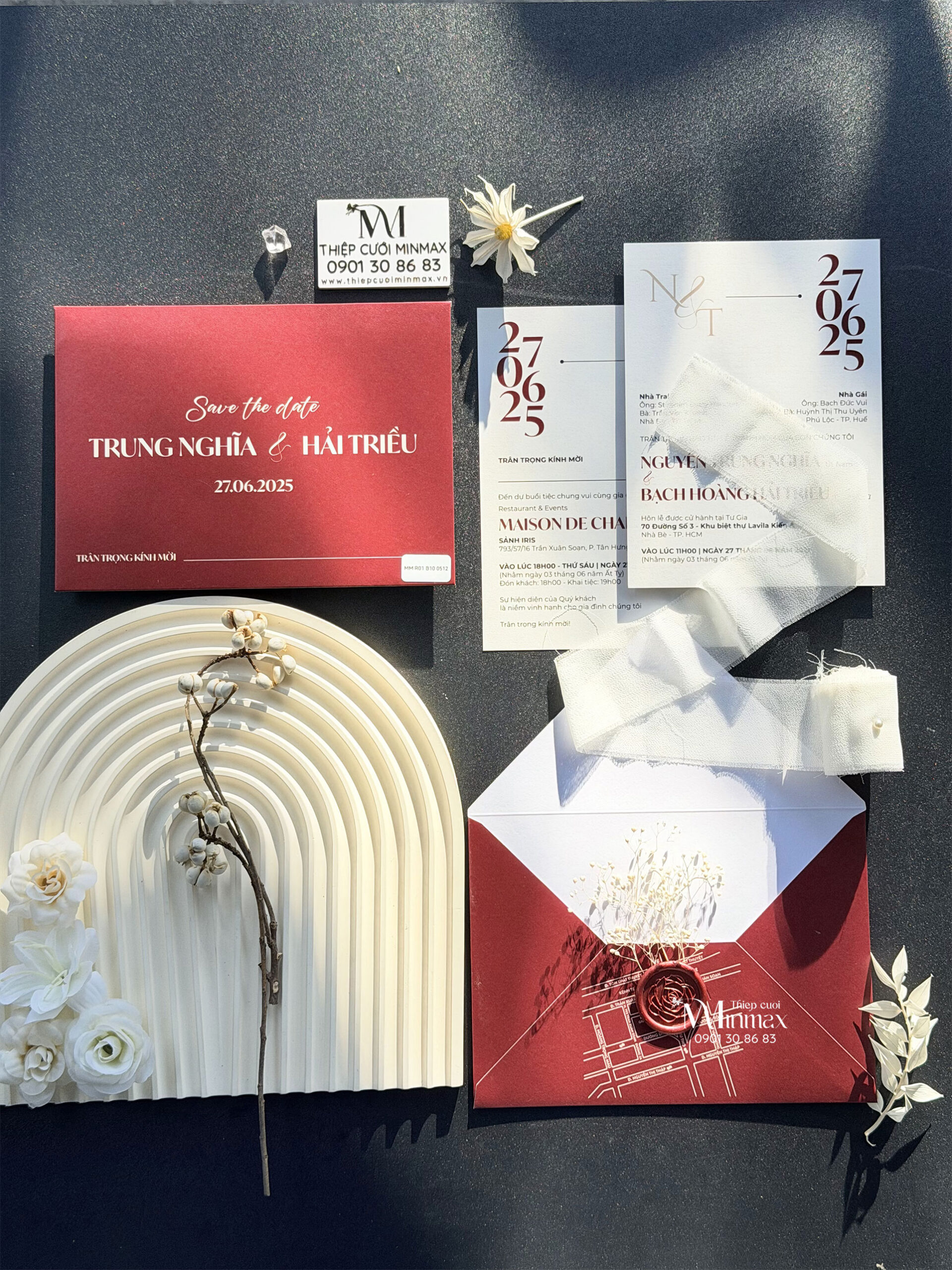 thiep-cuoi-minimalist-mau-do-dep-gia-re-thu-duc-minmax