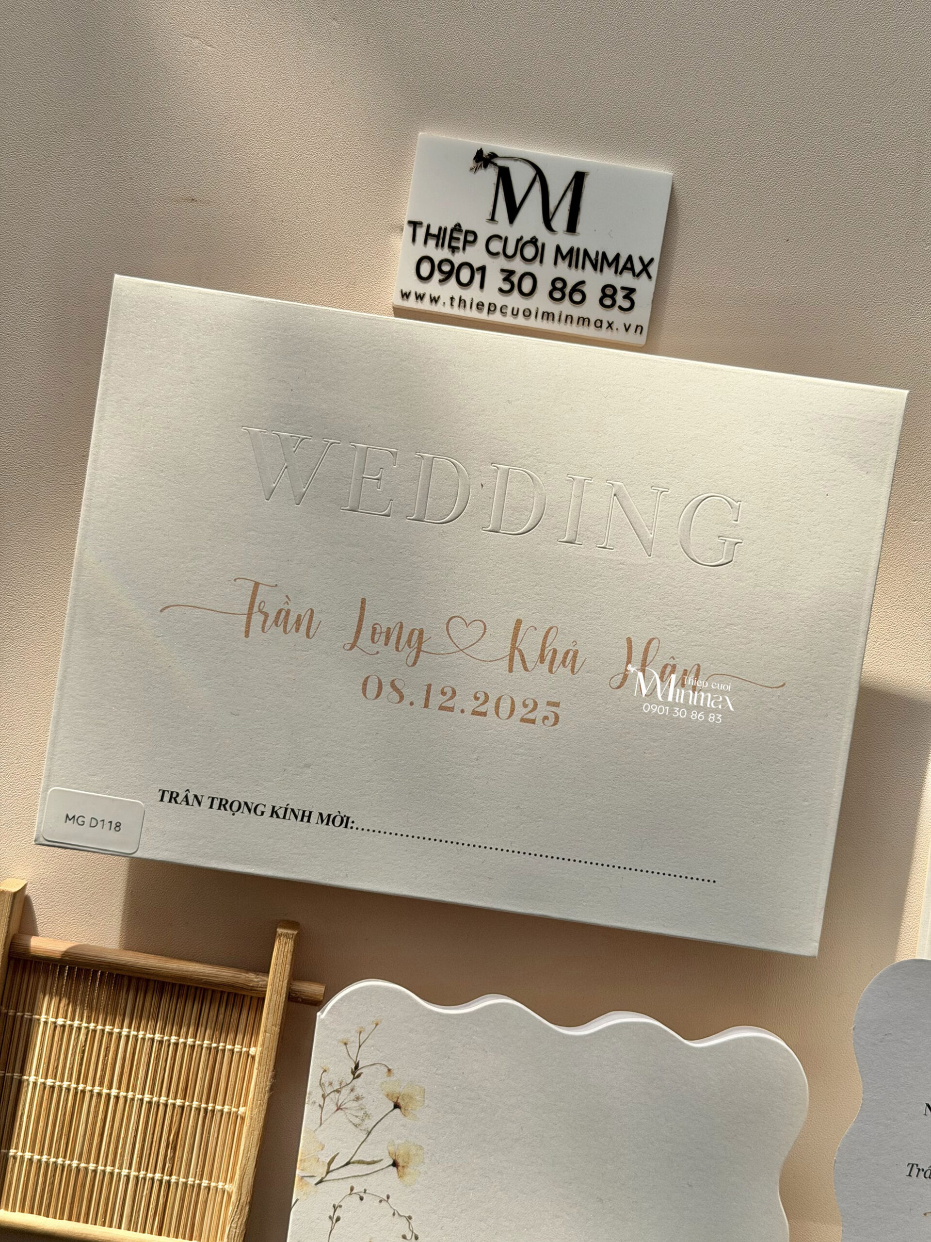 thiep-cuoi-luon-song-hoa-nhi-vang-nhat-dep-gia-re-thu-duc-minmax thiep-cuoi-luon-song-hoa-nhi-vang-nhat-dep-gia-re-thu-duc-minmax