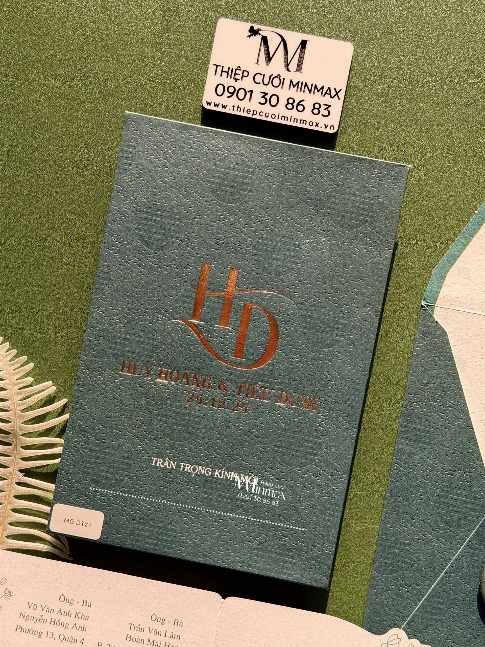 thiep-cuoi-mau-xanh-dang-dai-dep-gia-re-thu-duc-minmax thiep-cuoi-mau-xanh-dang-dai-dep-gia-re-thu-duc-minmax