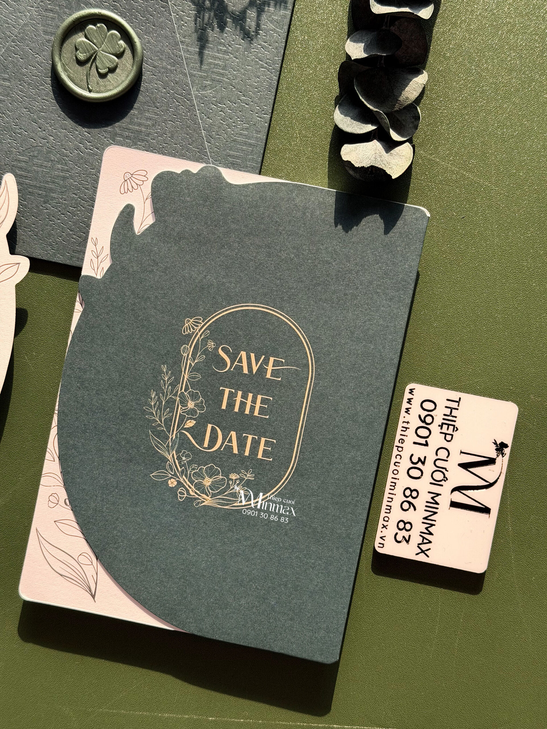 thiep-cuoi-mau-xanh-dang-dai-dep-gia-re-thu-duc-minmax thiep-cuoi-mau-xanh-dang-dai-dep-gia-re-thu-duc-minmax