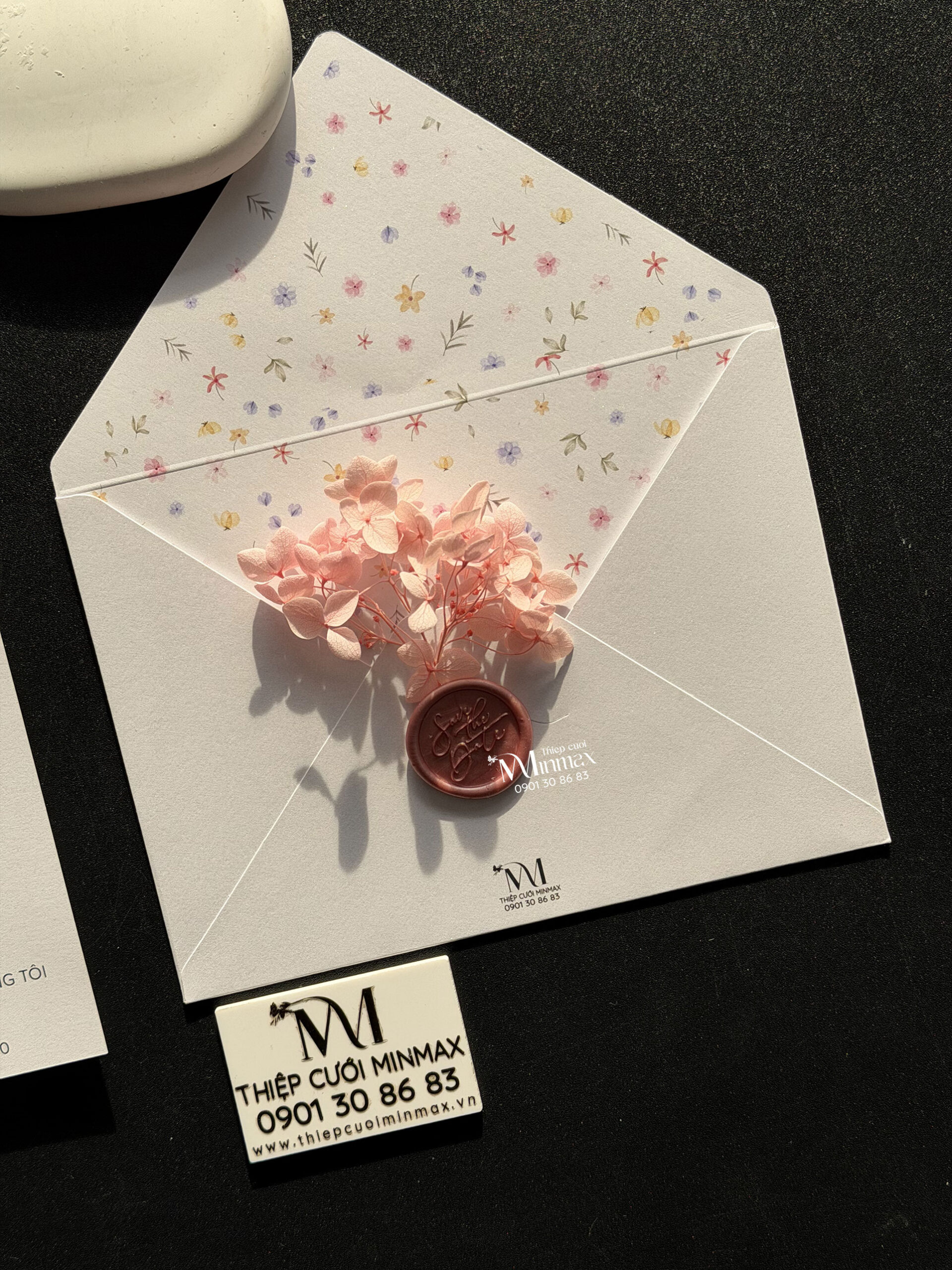 thiep-cuoi-minimalist-hoa-nhi-dep-gia-re-thu-duc thiep-cuoi-minimalist-hoa-nhi-dep-gia-re-thu-duc