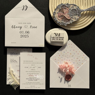 thiep-cuoi-minimalist-hoa-nhi-dep-gia-re-thu-duc