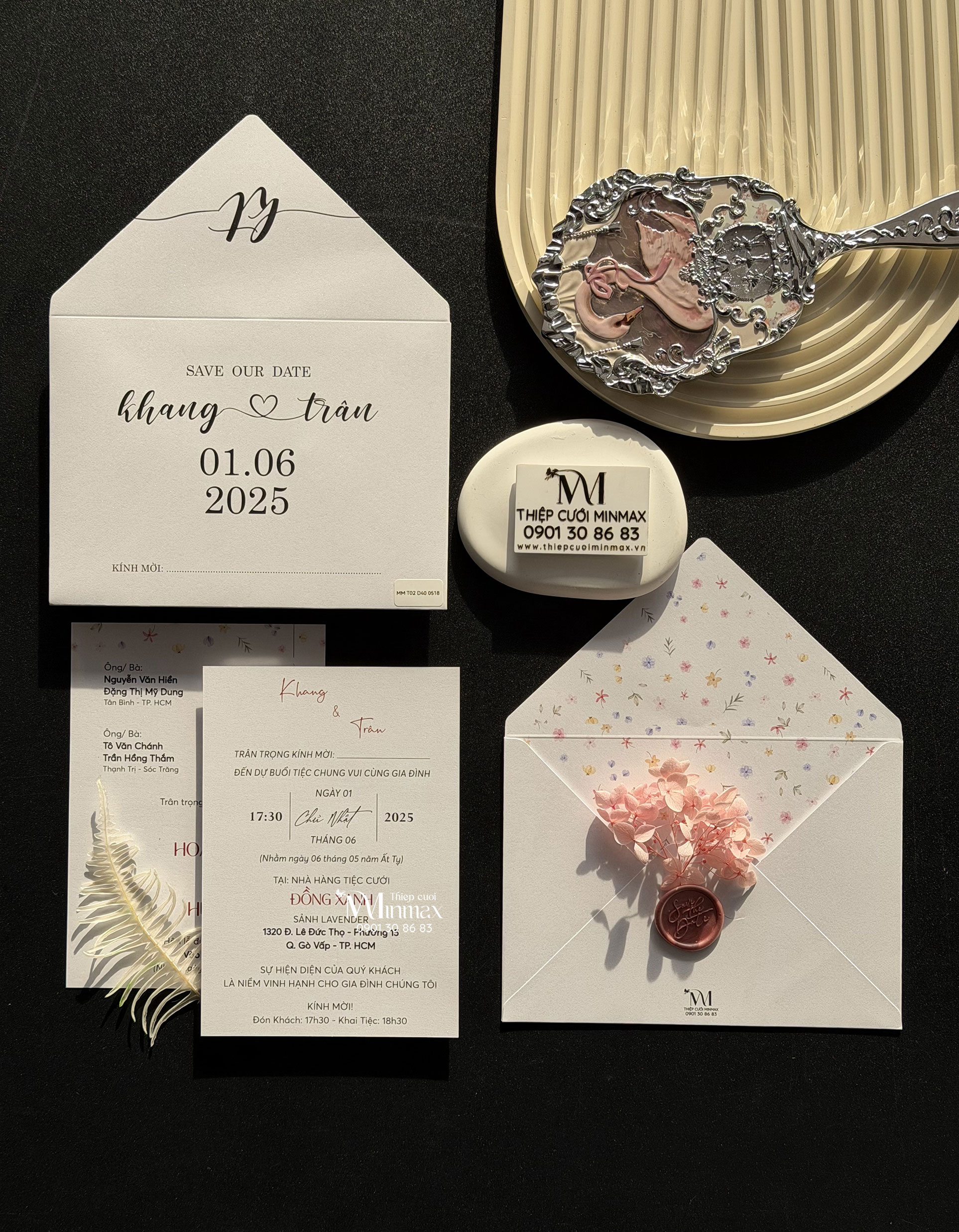 thiep-cuoi-minimalist-hoa-nhi-dep-gia-re-thu-duc