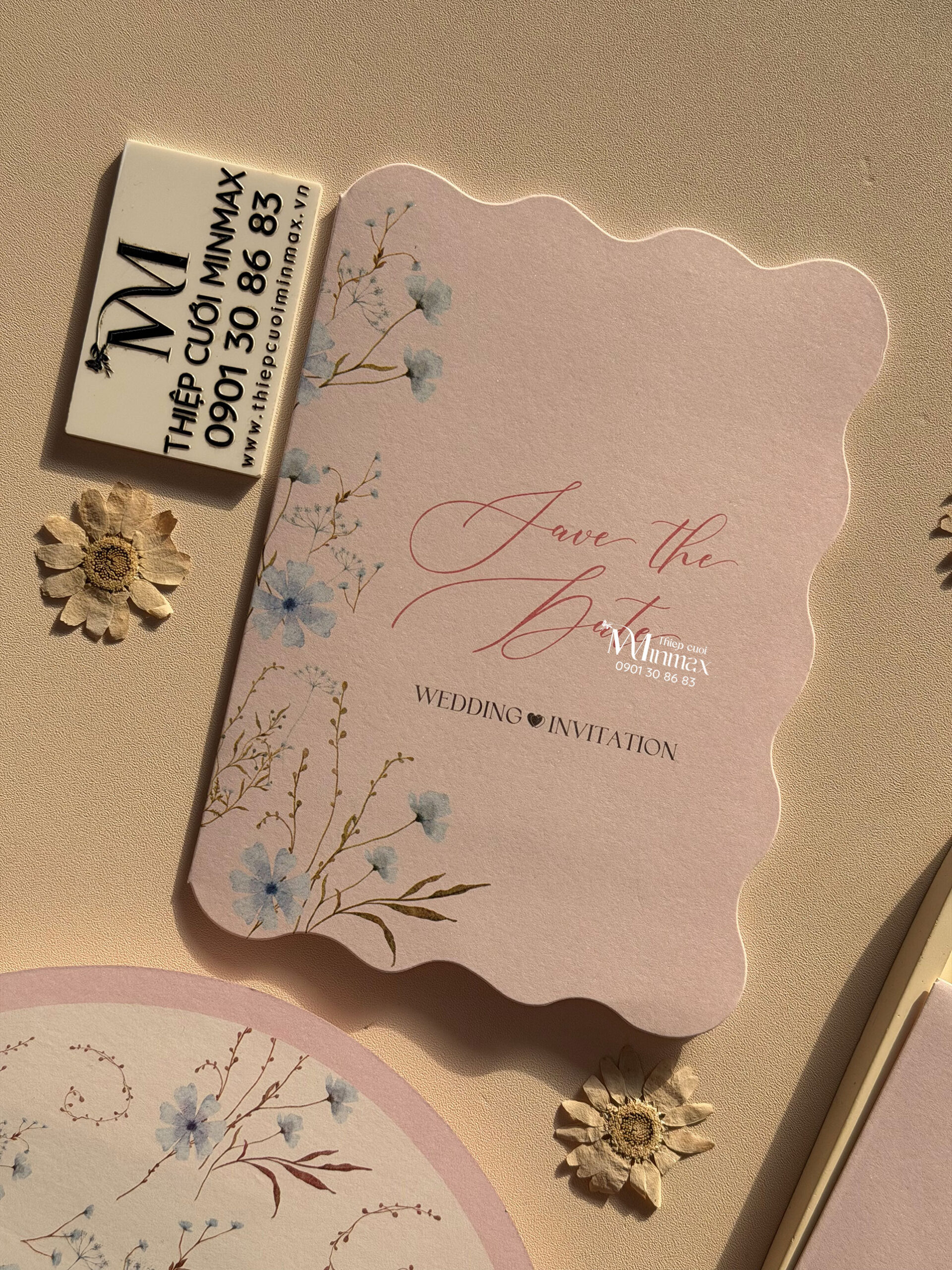 thiep-cuoi-hong-luon-song-minimalist-dep-re-thu-duc thiep-cuoi-hong-luon-song-minimalist-dep-re-thu-duc