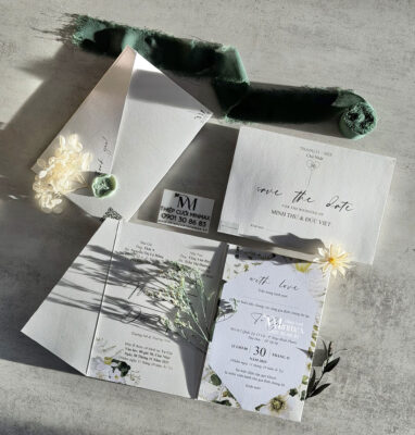 thiep-cuoi-mau-trang-dep-la-gia-re-mau-moi-nhat-thu-duc