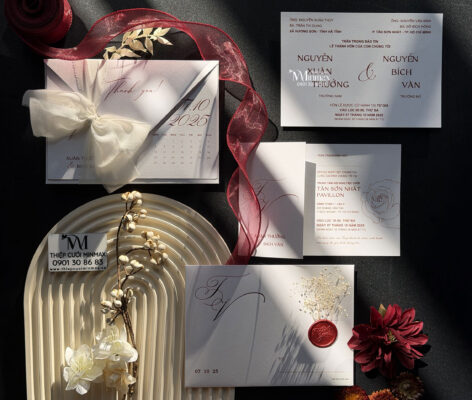 thiep-cuoi-mau-trang-minimalist-dep-la-thu-duc