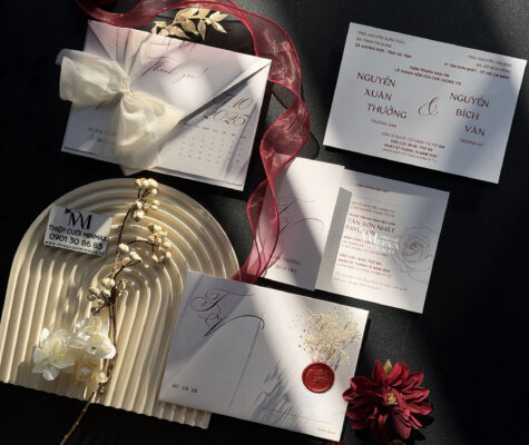 thiep-cuoi-mau-trang-minimalist-dep-la-thu-duc