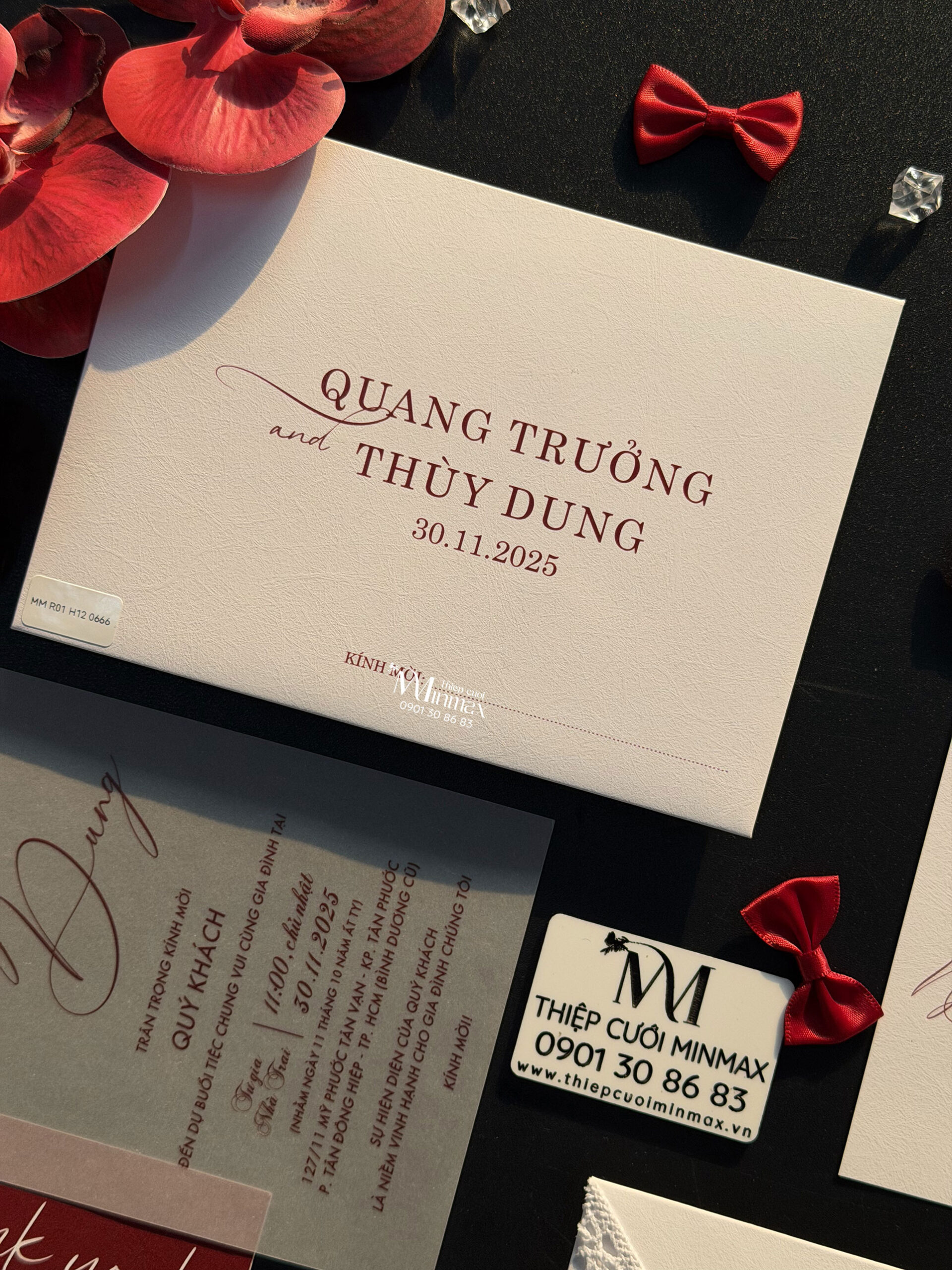 thiep-cuoi-do-trang-minimalist-dep-gia-re-thu-duc thiep-cuoi-do-trang-minimalist-dep-gia-re-thu-duc