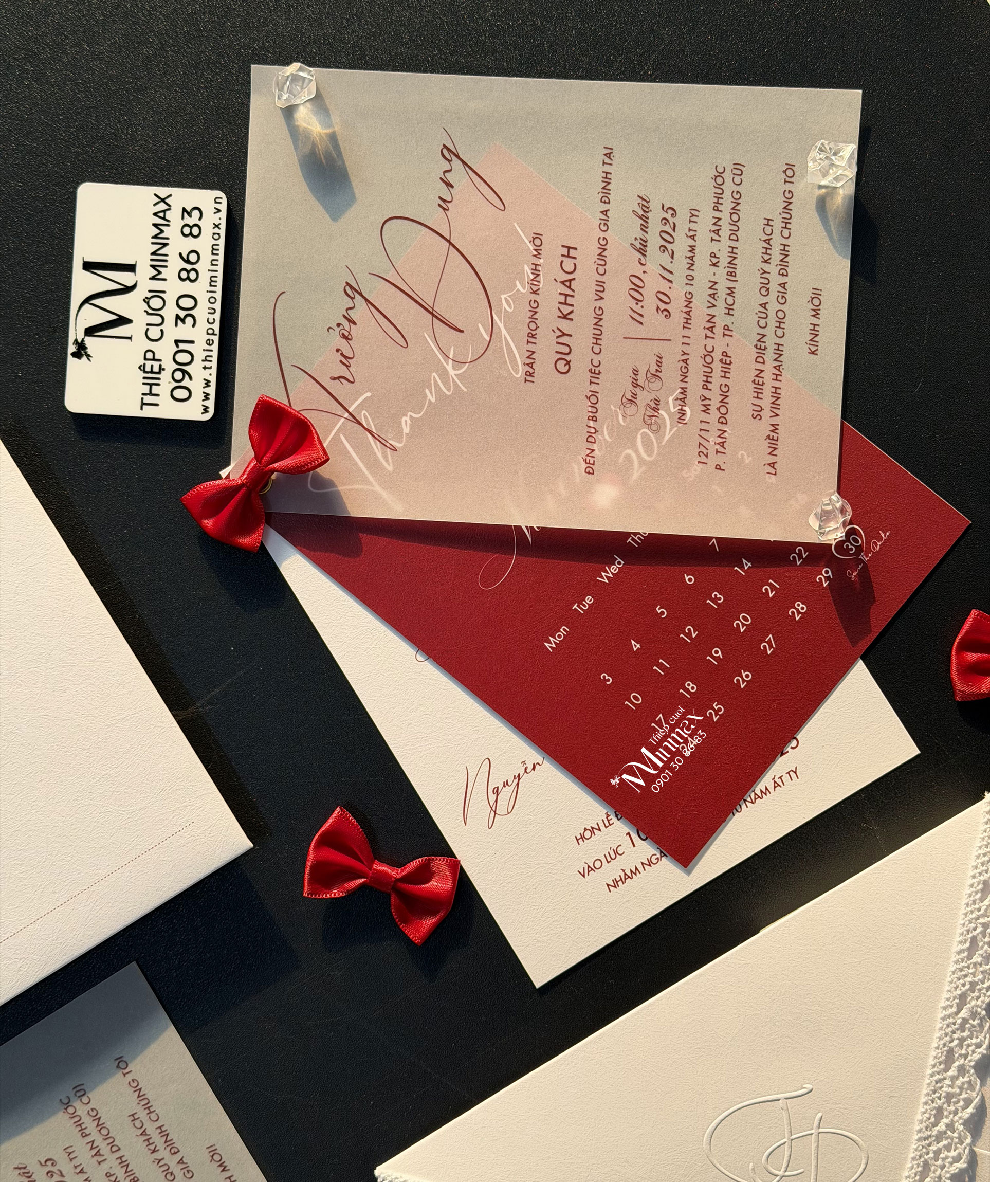 thiep-cuoi-do-trang-minimalist-dep-gia-re-thu-duc thiep-cuoi-do-trang-minimalist-dep-gia-re-thu-duc