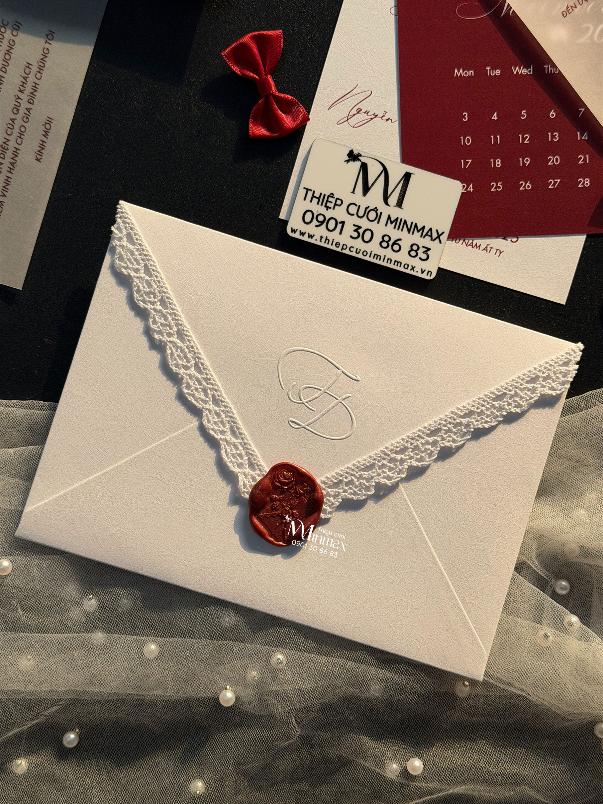 thiep-cuoi-do-trang-minimalist-dep-gia-re-thu-duc thiep-cuoi-do-trang-minimalist-dep-gia-re-thu-duc