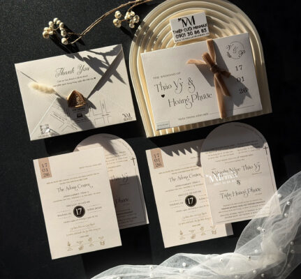 thiep-cuoi-mau-trang-minimalist-dep-gia-re-thu-duc