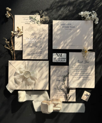 thiep-cuoi-trang-giay-gan-dep-re-minimalist