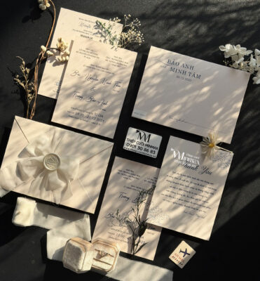 thiep-cuoi-trang-giay-gan-dep-re-minimalist