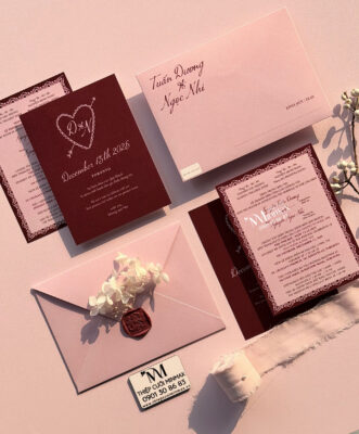 thiep-cuoi-mau-hong-do-minimalist-dep-gia-re-thu-duc