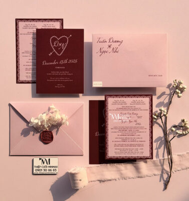 thiep-cuoi-mau-hong-do-minimalist-dep-gia-re-thu-duc