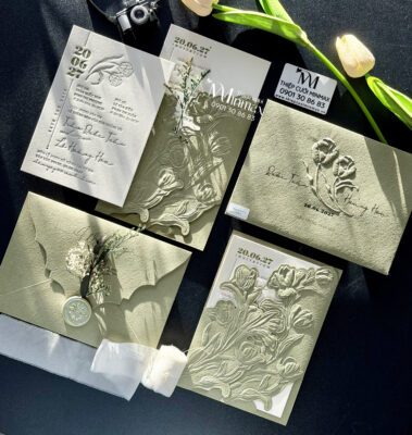 thiep-cuoi-xanh-la-dap-noi-hoa